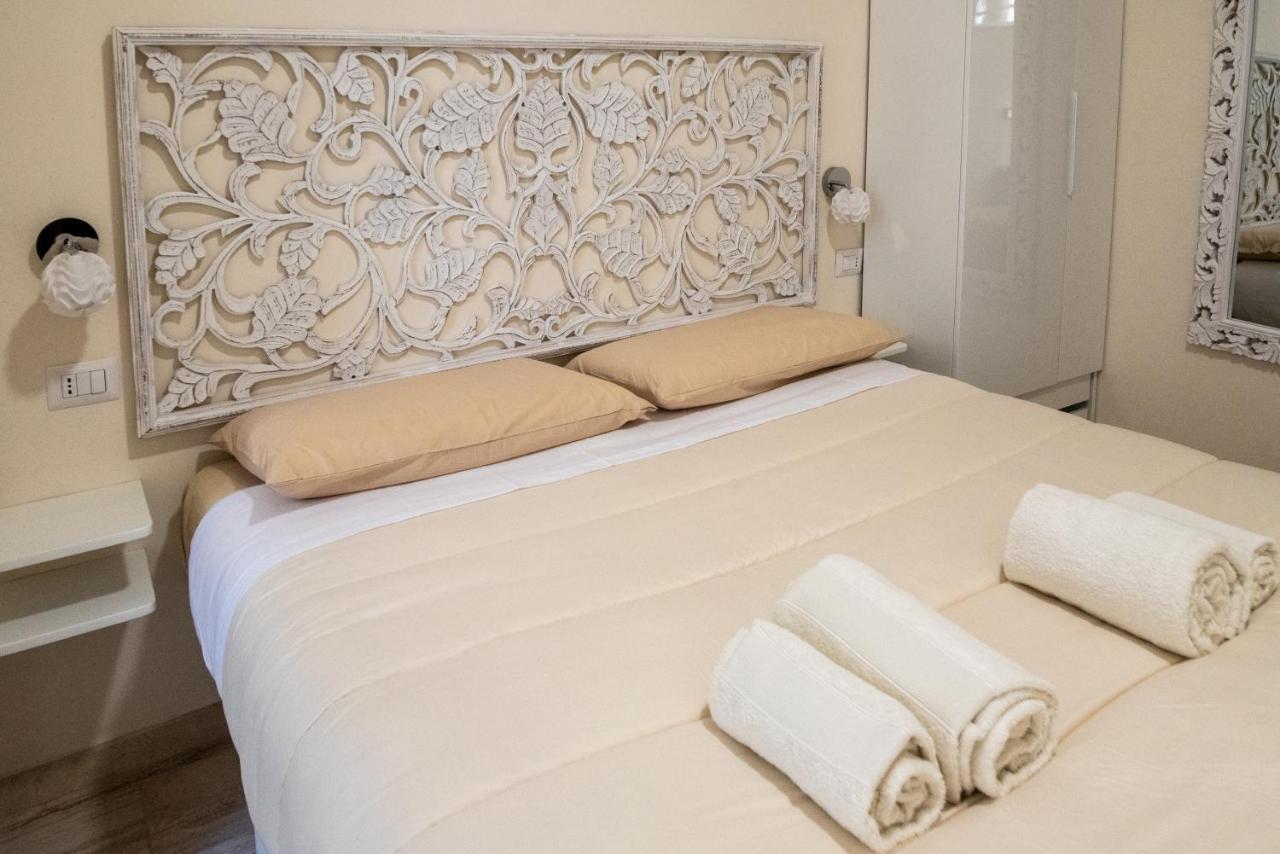 Room With Independent Entrance - Termini/Aquarium Рим Екстериор снимка